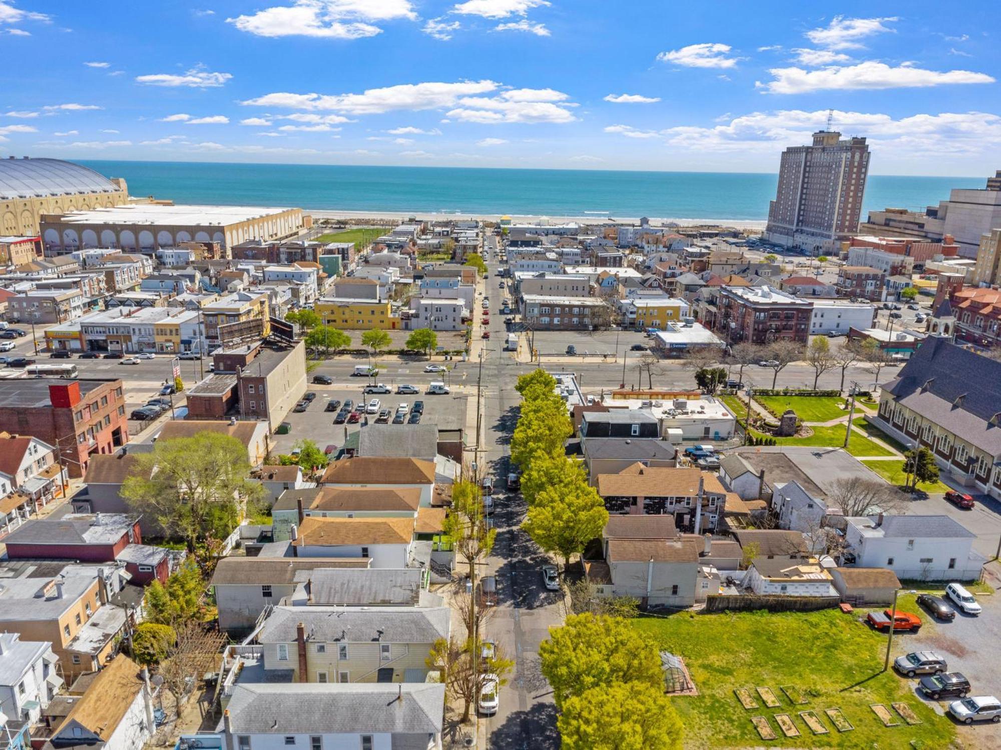 9 Bedroom, 14 Beds House Great For Big Groups Near Boardwalk, Tropicana Atlantic City Exterior photo